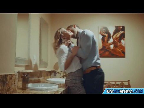 ❤️ Când o blondă cu sânii mari te seduce într-o toaletă publică ️  at porn ro.teenactivewear.ru ️❤